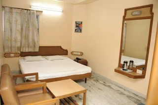 Карур: Hotel Valluvar