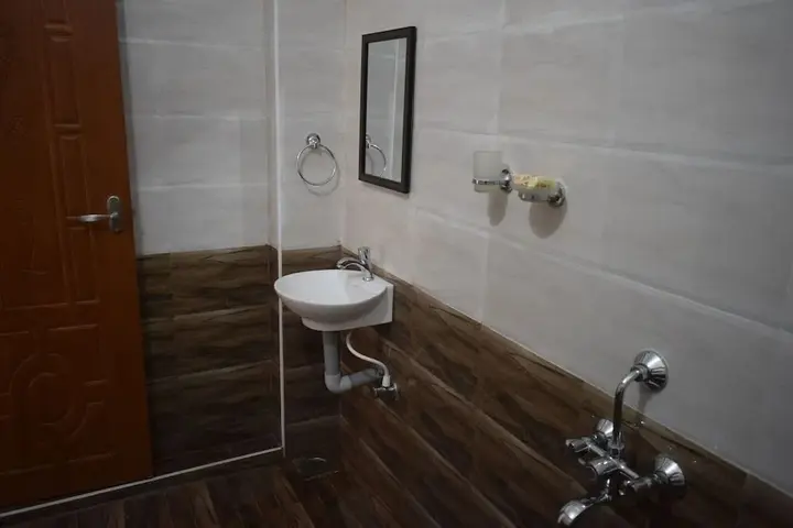 Карур: Hotel Valluvar