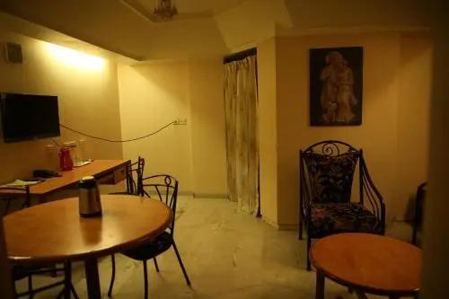 Карур: Hotel Valluvar