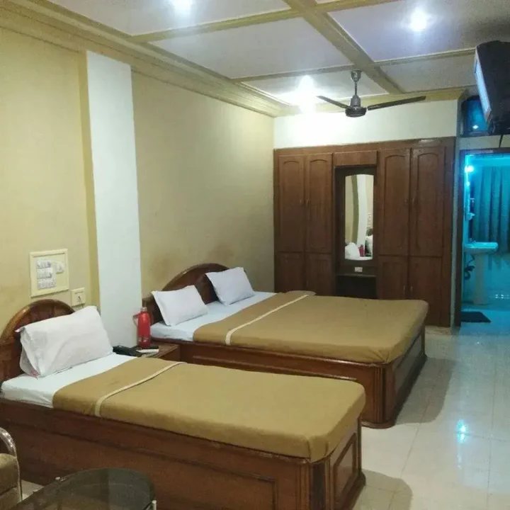 Бхудж: Hiriz Hotel Dollar