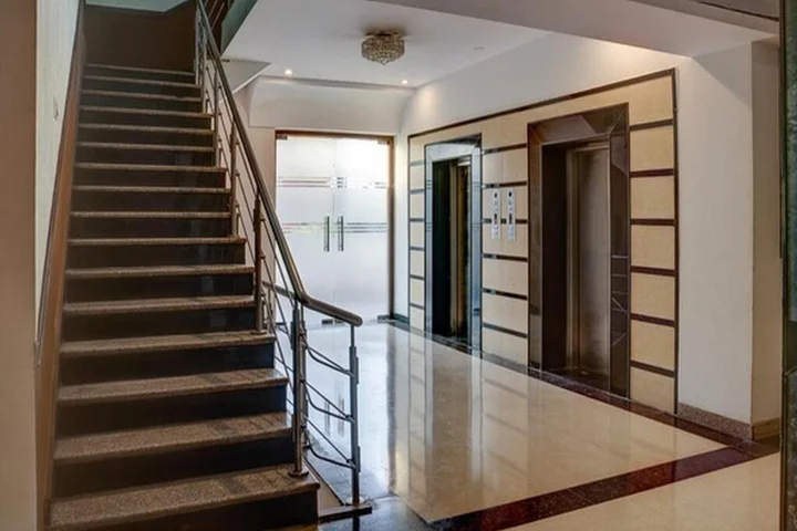 Нойда: Rg Corporate Suites