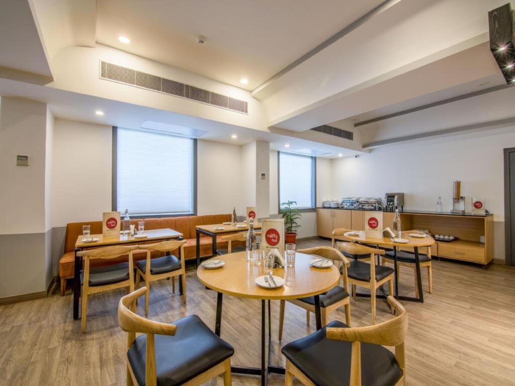 Нойда: Rg Corporate Suites