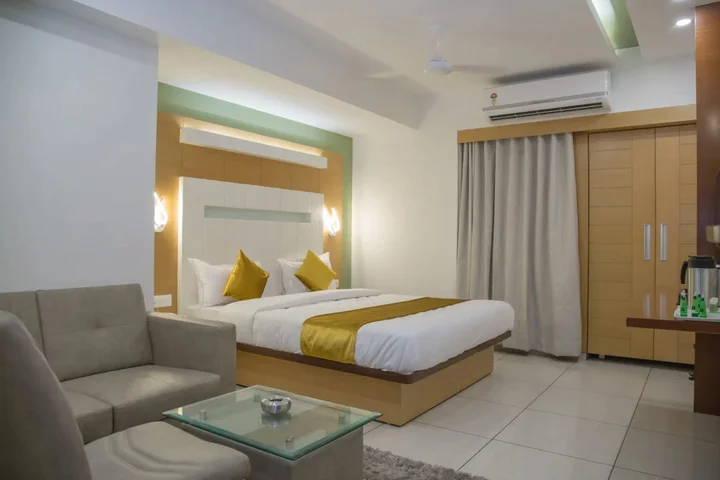 Сурат: Hotel Orange International