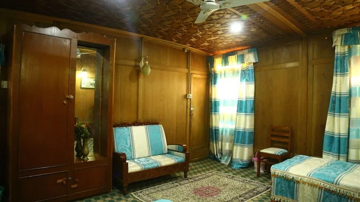 Шринагар: Aziz Palace