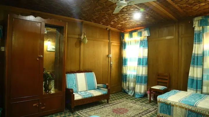 Шринагар: Aziz Palace