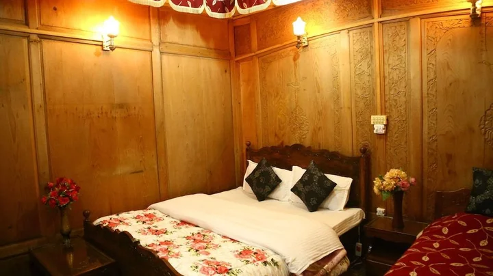 Шринагар: Aziz Palace