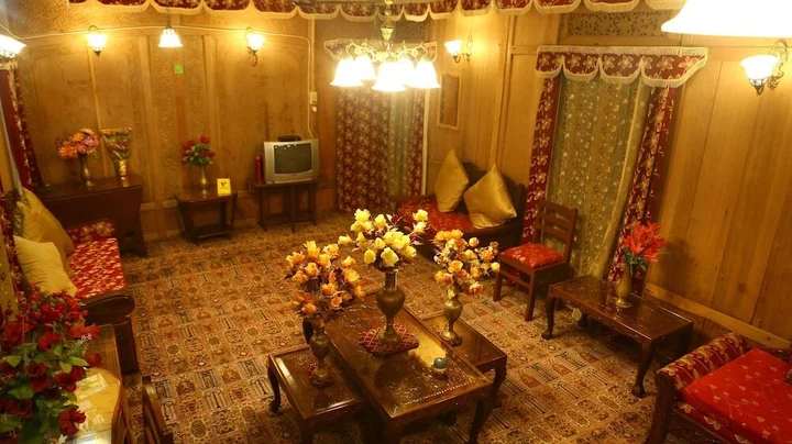 Шринагар: Aziz Palace