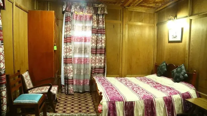 Шринагар: Aziz Palace