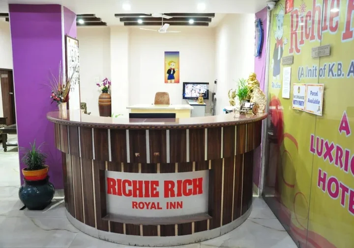 Сатна: Richie Rich Royal Inn