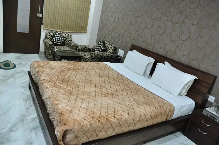 Сатна: Richie Rich Royal Inn