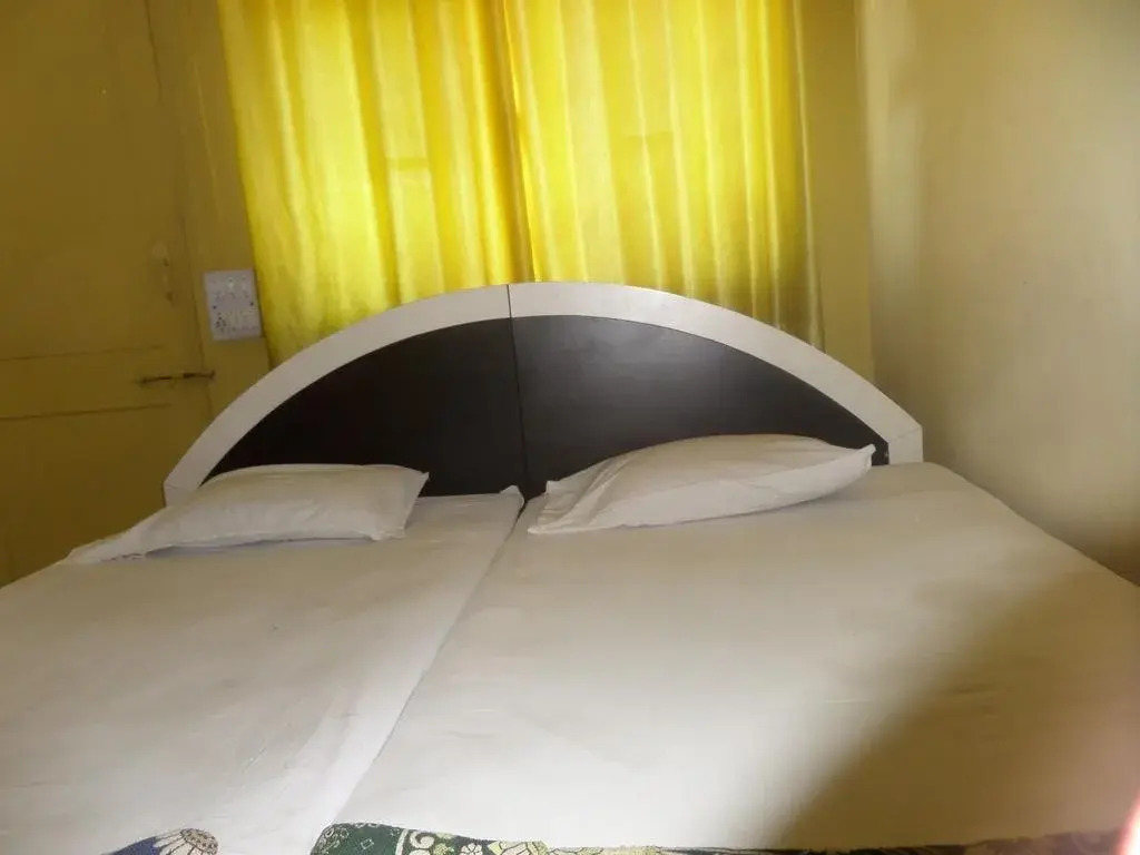Солапур: Geeta Lodge