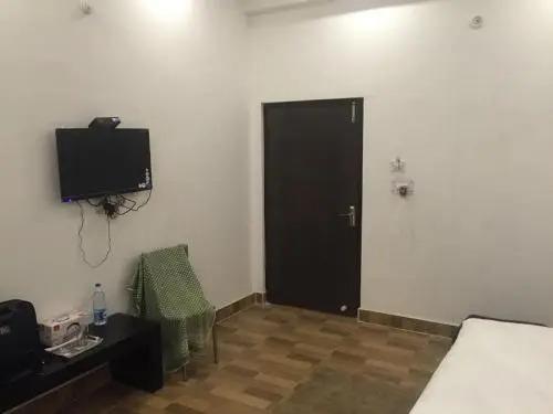 Крепость Ramnagar: Hotel Kanha & Family Restaurent