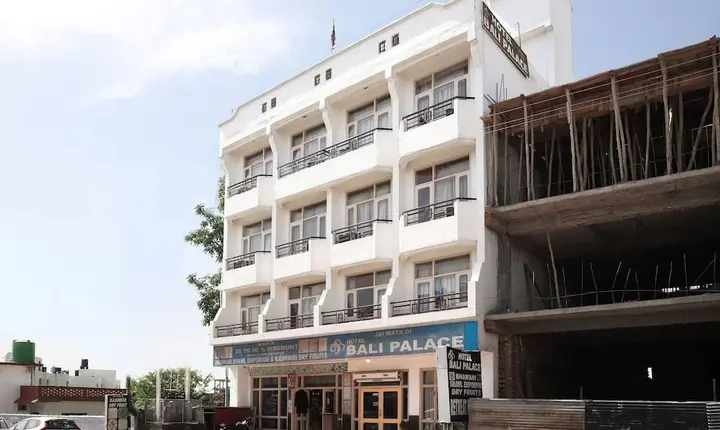 Катра: Treebo Bali Palace Vaishno Devi