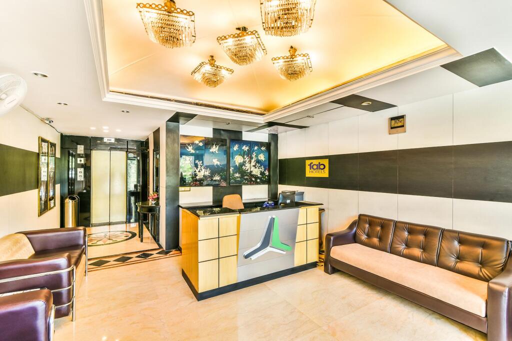 Нью-Дели: FabHotel Conclave Executive