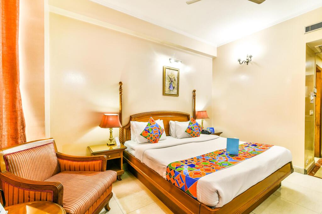 Нью-Дели: FabHotel Conclave Executive