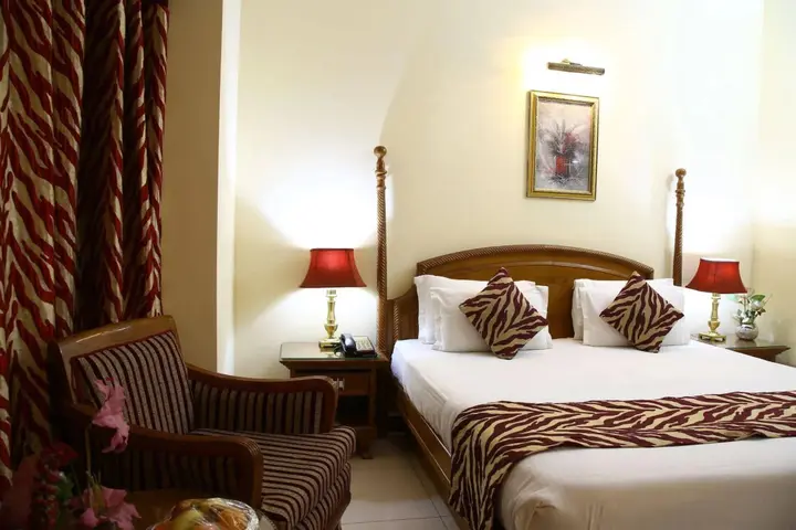 Нью-Дели: FabHotel Conclave Executive