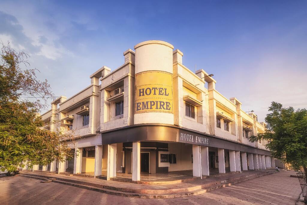 Hotel Empire Gandhidham — фото 1