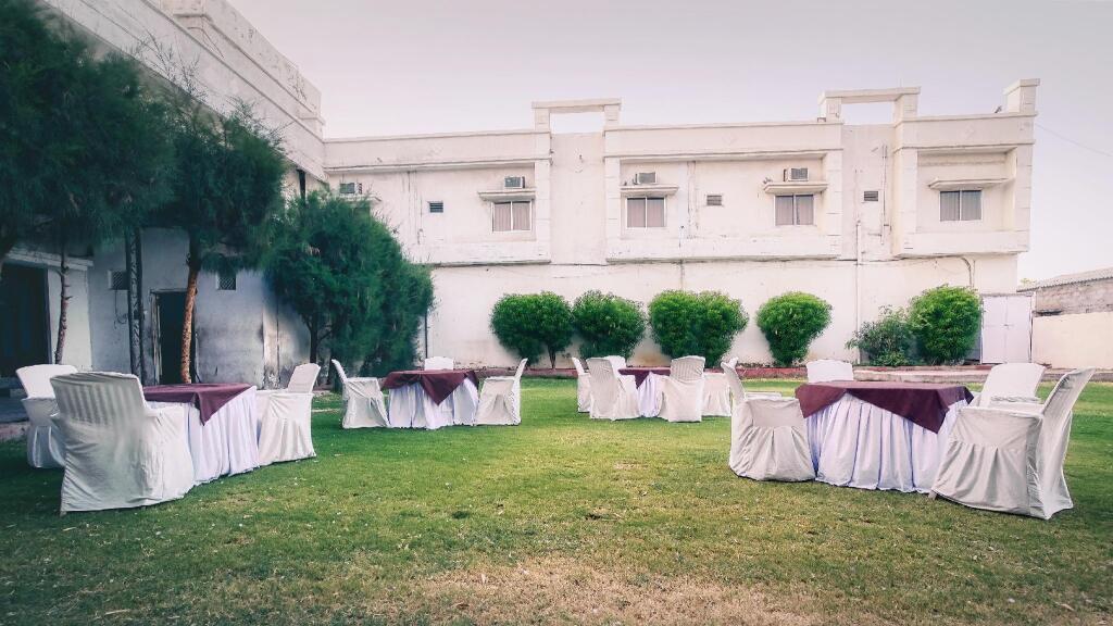Hotel Empire Gandhidham — фото 5