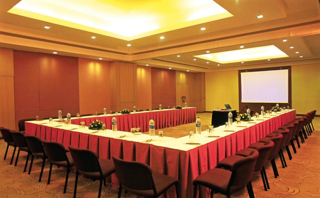 Индаур: OYO 3883 Hotel Grande Royale