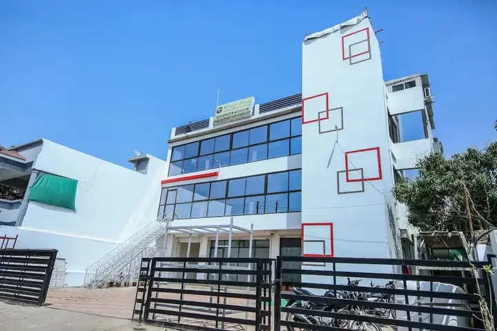 Бедагхат: OYO 3603 White Pearl Hotel