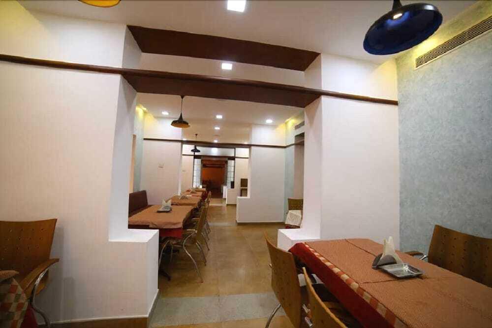 Эрамаллур: Hotel Captain Fisher