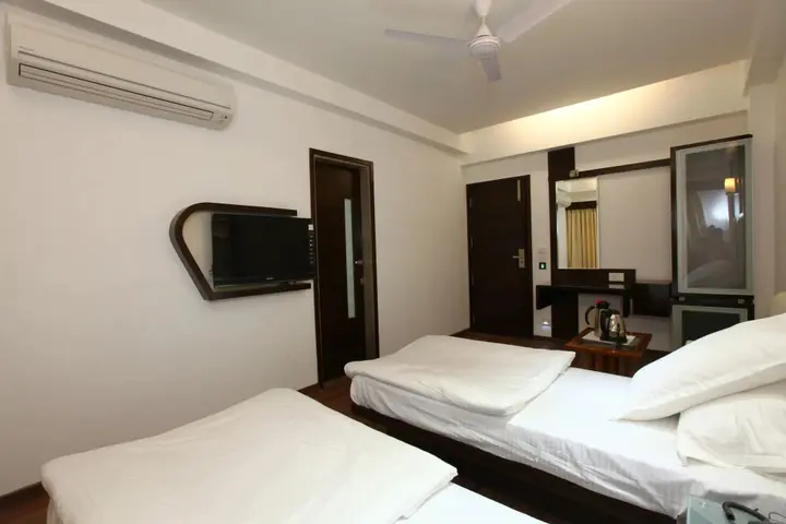 Мехсана: Hotel Atithi