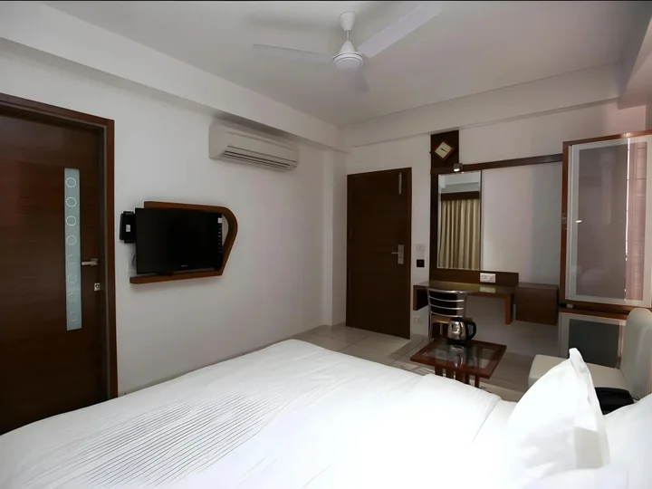 Мехсана: Hotel Atithi
