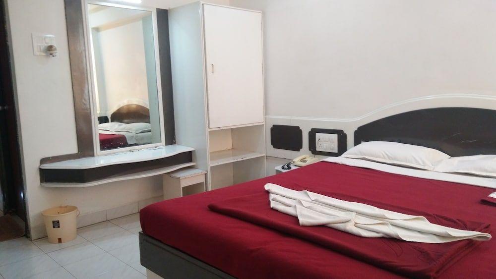 Сатара: Hotel Radhika Palace
