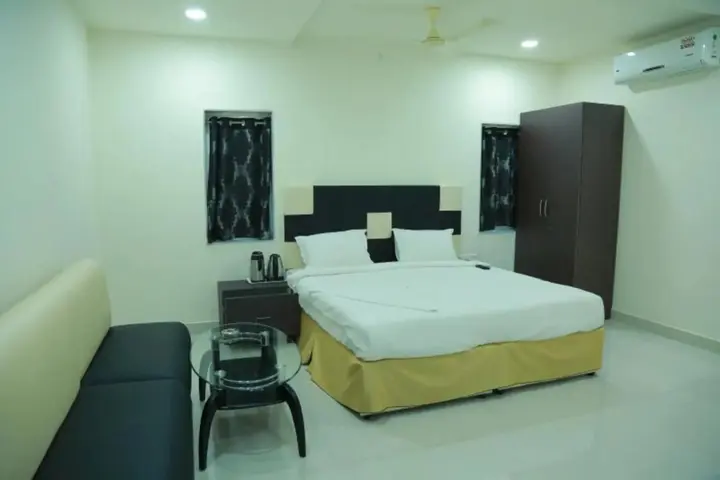 Хидерабад: Hotel Swagath Grand Jillelaguda.