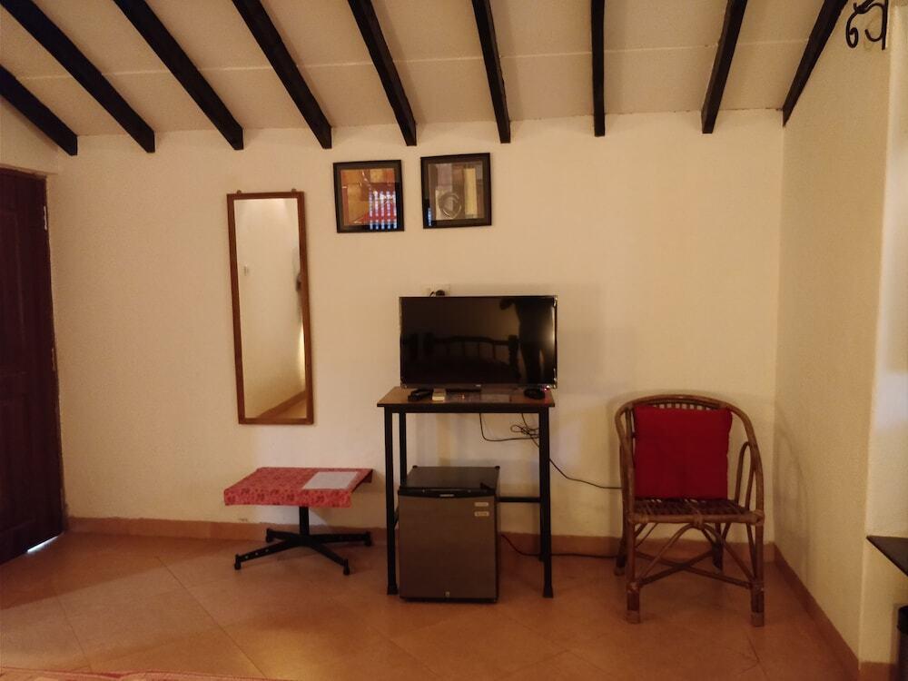Анджуна: Granpas Inn - Hotel Bougainvillea