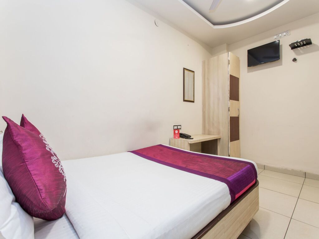 Индаур: Capital O 4042 Hotel Mehar Residency