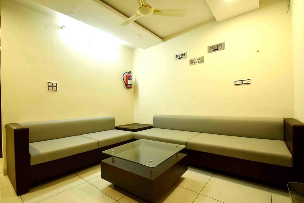 Индаур: Capital O 4042 Hotel Mehar Residency