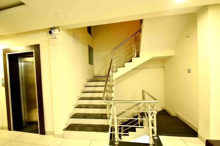 Индаур: Capital O 4042 Hotel Mehar Residency