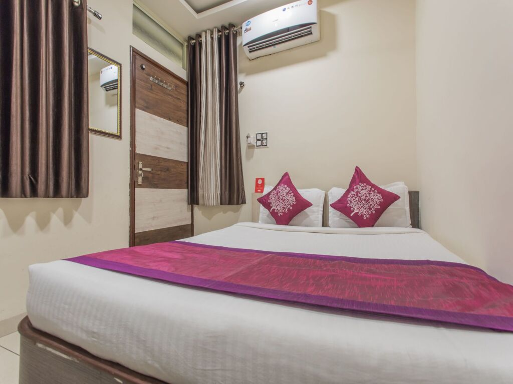Индаур: Capital O 4042 Hotel Mehar Residency