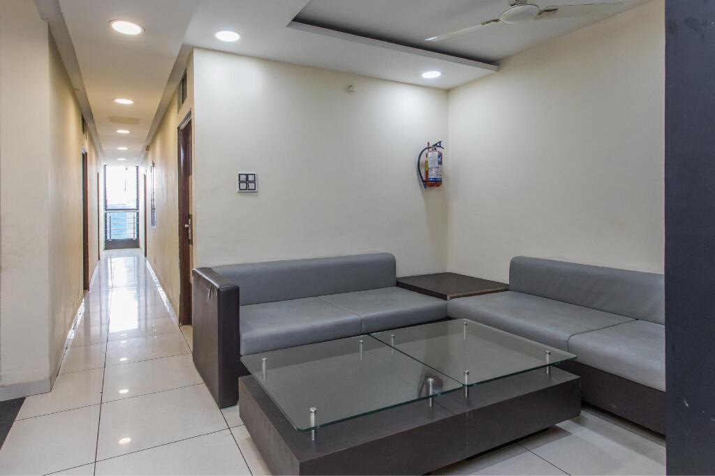 Индаур: Capital O 4042 Hotel Mehar Residency