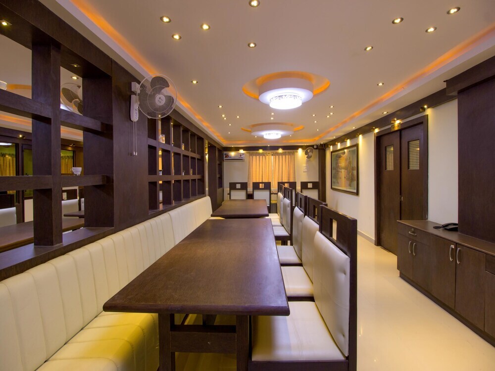 Шамшабад: OYO 3787 9 Star Hotel