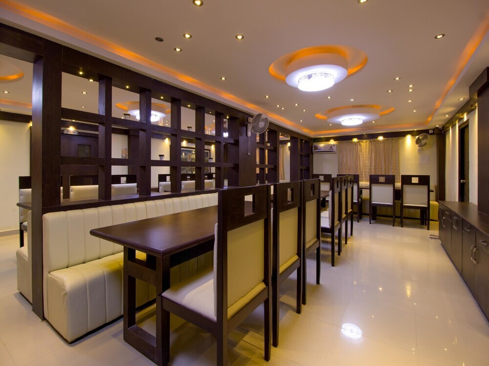 Шамшабад: OYO 3787 9 Star Hotel
