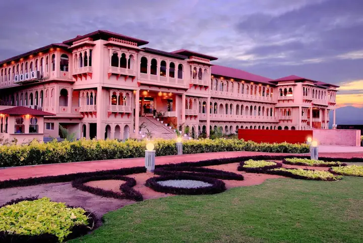Holiday Village Resort & Spa — фото 1