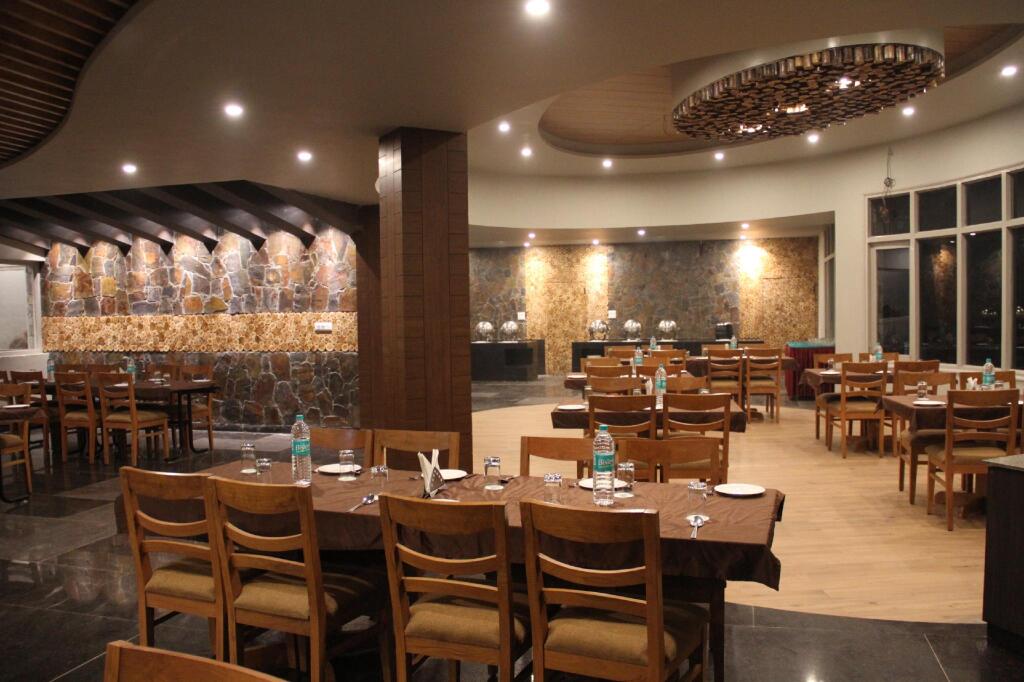 Наинитал: Corbett Suman Grand Resort