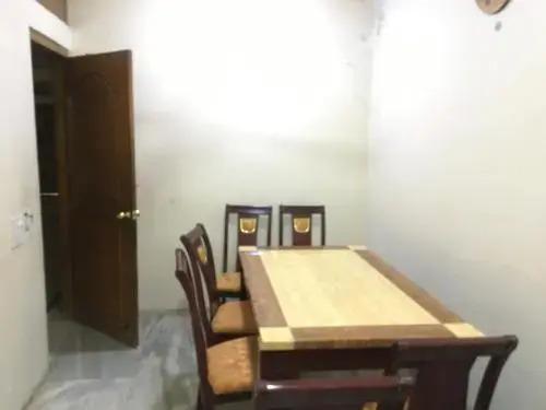 Хоспет: Iroomz Shanbhag Towers International