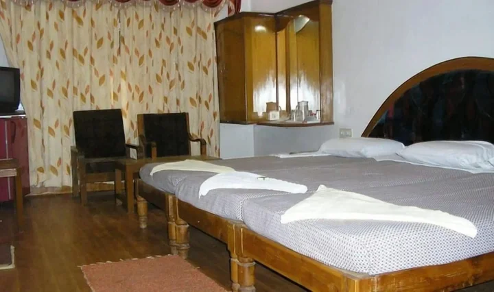Хоспет: Iroomz Shanbhag Towers International