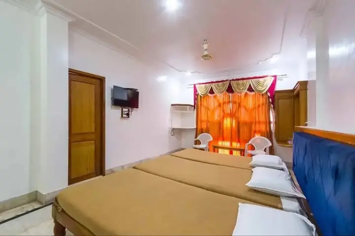 Хоспет: Iroomz Shanbhag Towers International