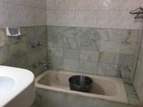 Хоспет: Iroomz Shanbhag Towers International