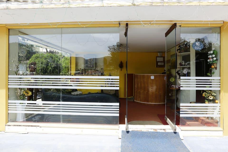 Ути: Vels Court Residency