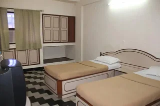 Вапи: Hotel Royale Inn