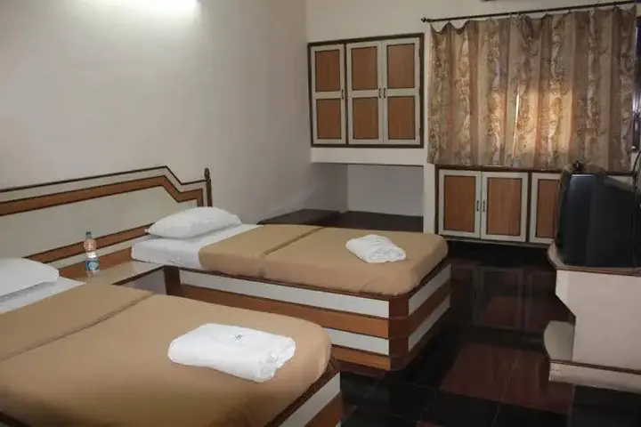 Вапи: Hotel Royale Inn
