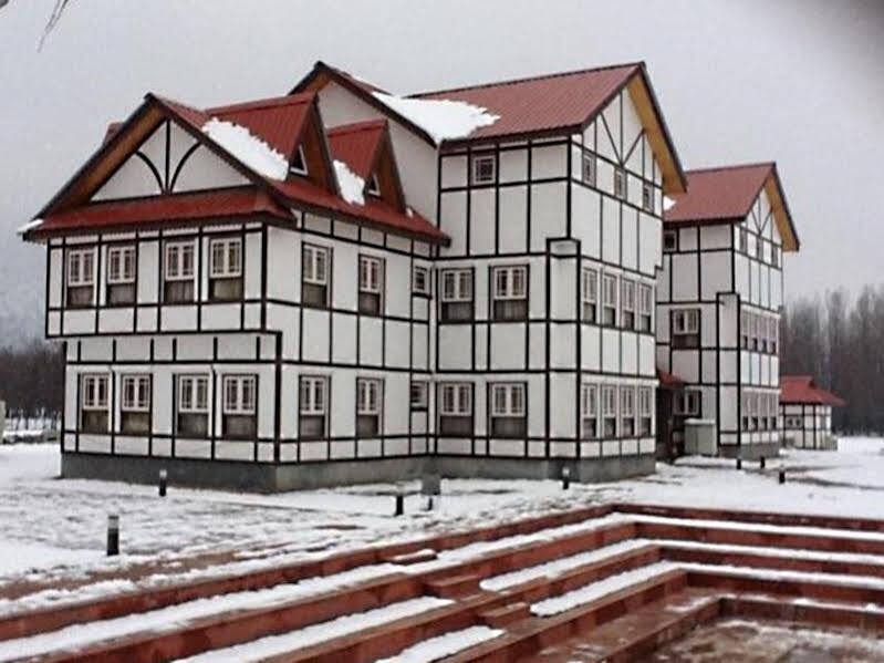 Шринагар: Hotel Pine Spring Srinagar