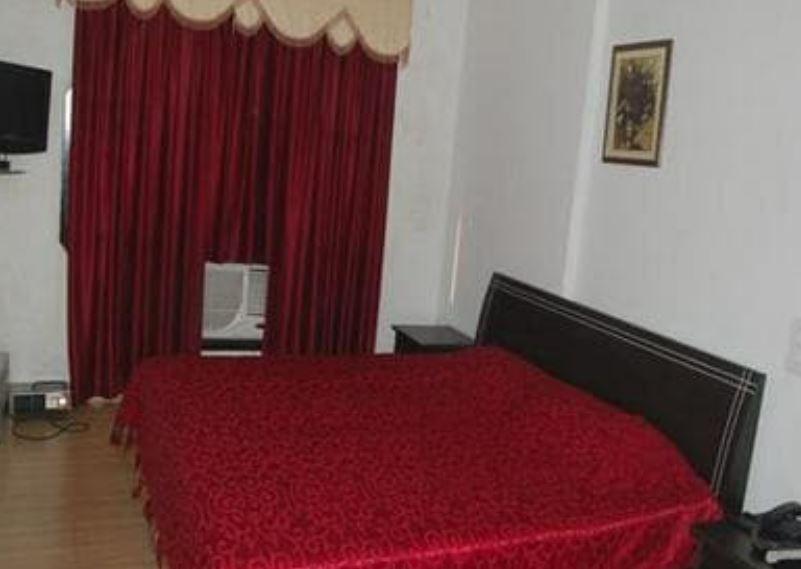 Крепость Ramnagar: Hotel Premdeep International