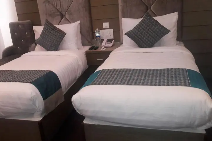 Патьяла: Clarion Inn Amps