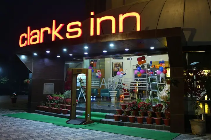 Бадди: ANA Clarks INN Panchkula